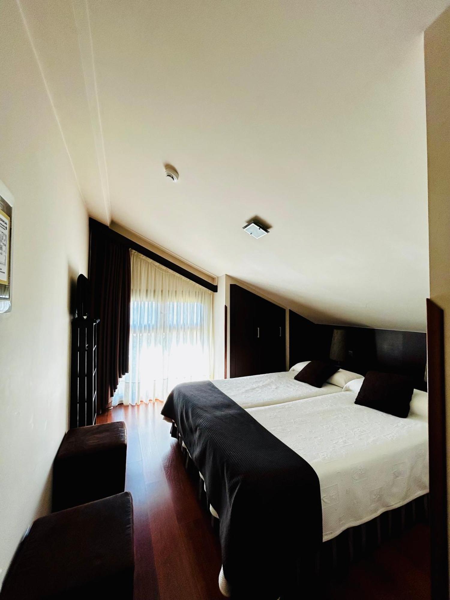 Apartamentos Rurales L'Arquera Лянес Екстериор снимка