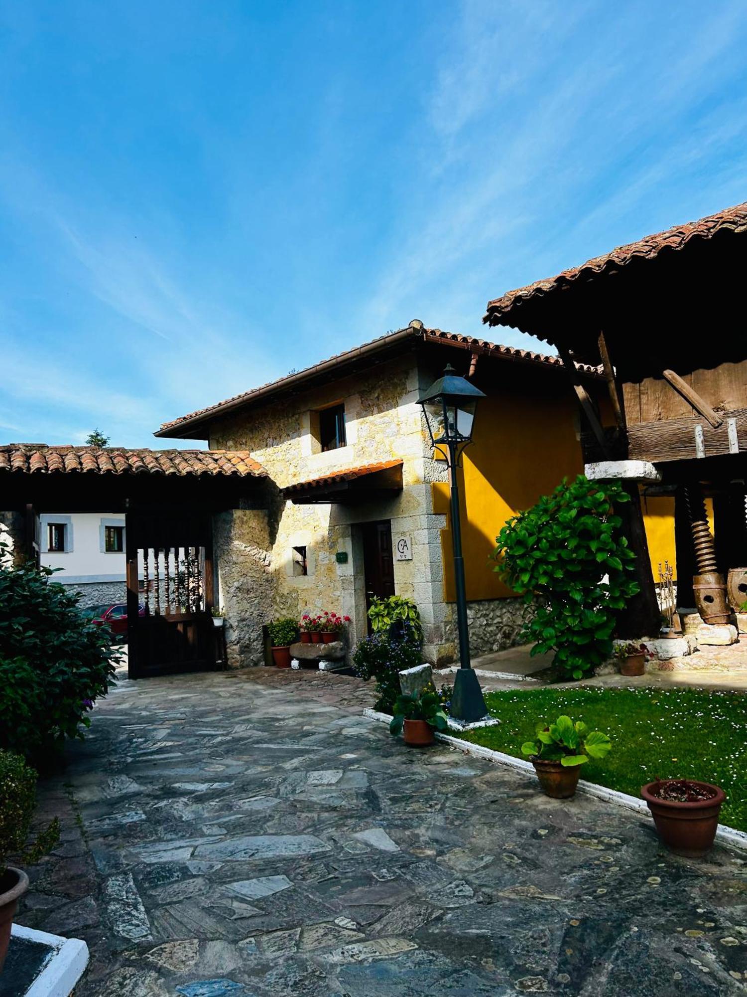 Apartamentos Rurales L'Arquera Лянес Екстериор снимка